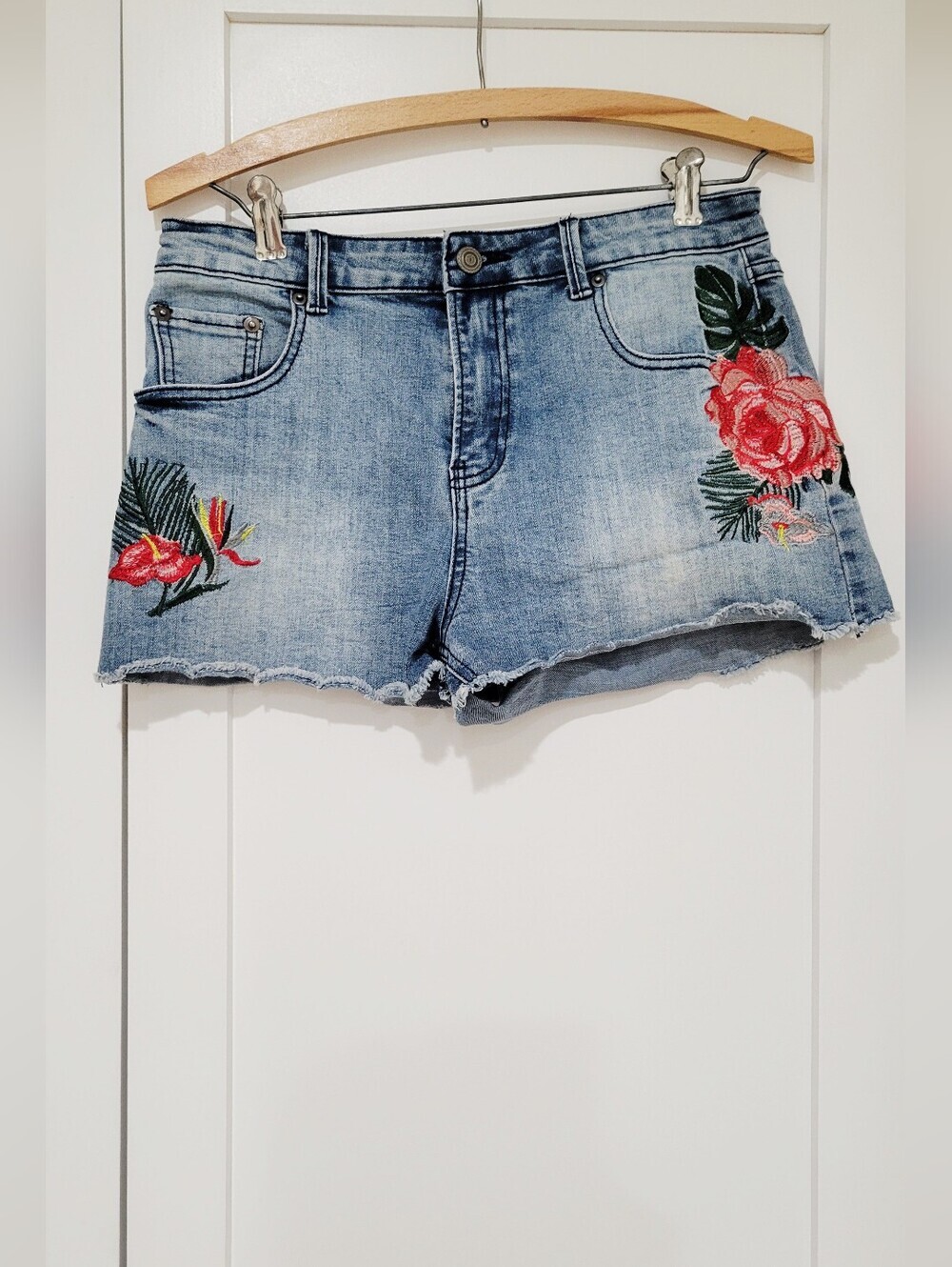 Gianni Bini Blue Denim Shorts with Embroidered Roses & Frayed Hem | Size Medium